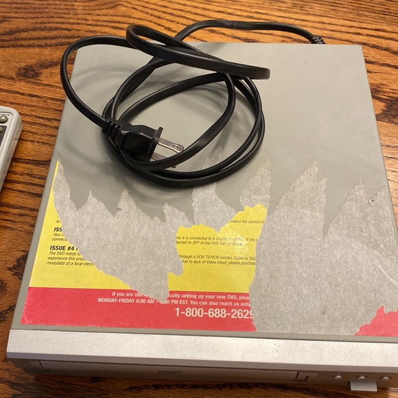 Coby DVD-224 Progressive Scan DVD CD MP3 CD-R CD-RE Player with Remote Control - Picture 5 of 10